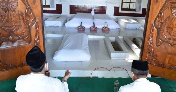 Jelang Hari Jadi Kabupaten Pacitan Ke-276, Pejabat Pemda Ziarah Makam Bupati Terdahulu