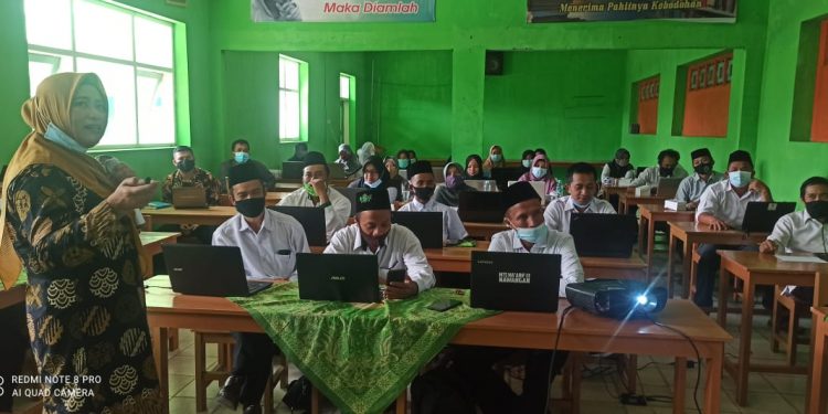 Tingkatkan SDM, Guru Ma’arif di Pacitan Ikuti Workshop Pembelajaran Berbasis Multimedia