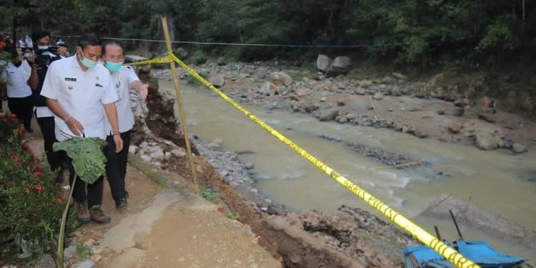 Pasca Talud Jebol, Camat Arjosari Lakukan Pipanisasi Saluran Irigasi