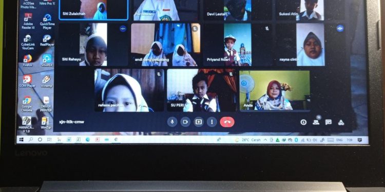 Kenalkan Lingkungan Madrasah, Siswa Baru MIN 3 Pacitan Ikuti Matsama Virtual