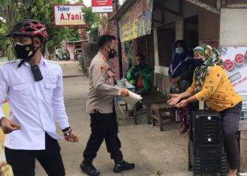 Bantu Warga Dampak COVID-19, Polres Pacitan Bagikan 5.000 Kilo Beras