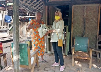 Patut di Contoh Bantu Warga Dampak Covid-19, Sahat Tua Simanjuntak Bagikan Ratusan Paket Sembako di Pacitan