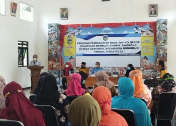 Tingkatkan Ekonomi Keluarga PKK Desa Gedompol Ikuti Pelatian Buat Kripik