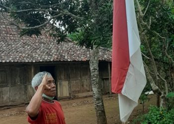 Mantab.! Meski Tukang Parkir Nasionalisme Jumadi Melekat di Hati