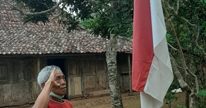 Mantab.! Meski Tukang Parkir Nasionalisme Jumadi Melekat di Hati