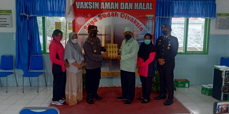 Peringati Hari Pahlawan, Polsek Punung Beri Kejutan Tenaga Kesehatan