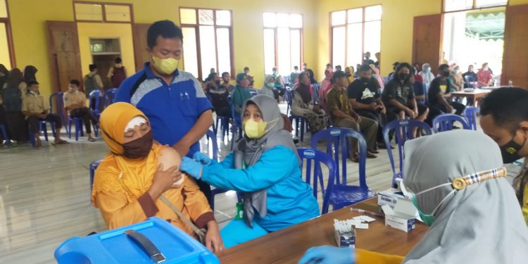 Pemdes Kalikuning Vaksinasi 500 Dosis Dua, Agung Pambudi: Kita Hampir Capai 70 Persen