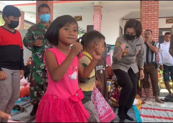 Biro SDM Polda Jatim Beri Dukungan Psikososial dan Pertolongan Pertama pada Warga Terdampak Erupsi Gunung Semeru