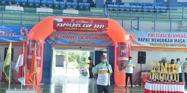 Pimpin Upacara Pembukaan Turnamen Bulu Tangkis Dan Bola Voli, Kapolres Lamongan : Junjung Tinggi Sportivitas