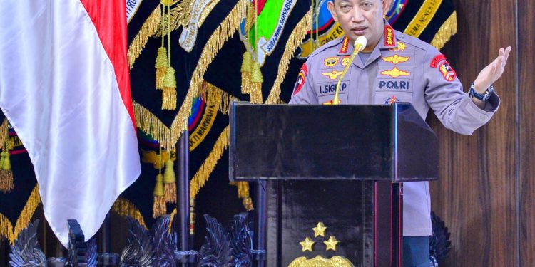 Kapolri Bicara Wujudkan SDM Unggul di Acara Bantuan Pendidikan Putra-Putri Polri