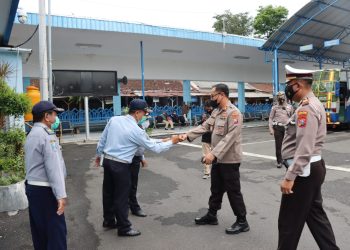 Jelang Natal dan Tahun Baru Kapolres Bondowoso Datangi Terminal Untuk Berikan Himbauan