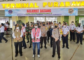 Forkopimda Jatim dampingi Menhub dan Kakorlantas Polri Lakukan Pengecekan Bandara, Tempat Karantina dan Terminal