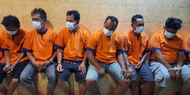 Polresta Banyuwangi Tangkap 6 Polisi Gadungan Pemeras Warga