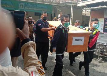 Tim DVI Polda Jatim Kembali Identifikasi dan Serahkan 5 Jenazah Korban Erupsi Semeru ke Pihak Keluarga