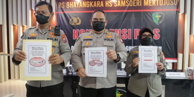 TIM DVI Serahkan 7 Jenazah Korban APG Gunung Semeru pada Pihak Keluarga