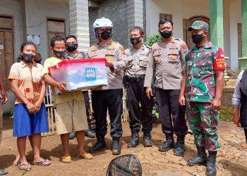 Kapolres Kediri Kota Tinjau Langsung Lokasi Bencana Banjir dan Tanah Longsor Di Desa Blimbing Mojo