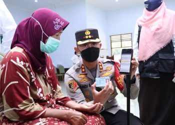 Humanis, AKBP Andi Wijaya Jelaskan Aplikasi Peduli Lindungi Pada Peserta Vaksin