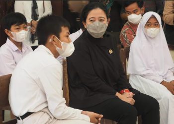 Riang Berbincang dengan Para Siswa, Puan Maharani Tinjau Vaksinasi Anak 6-11 Tahun di SDN 1 Sawahan, Ngemplak, Boyolali