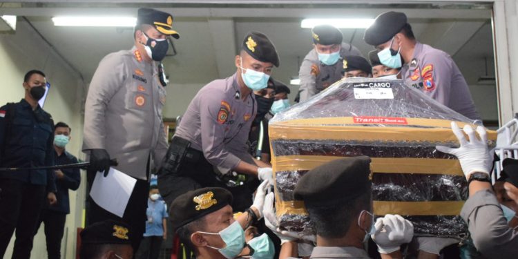 Dua Jenazah PMI Tenggelam di Selat Morong Dipulangkan ke Jember