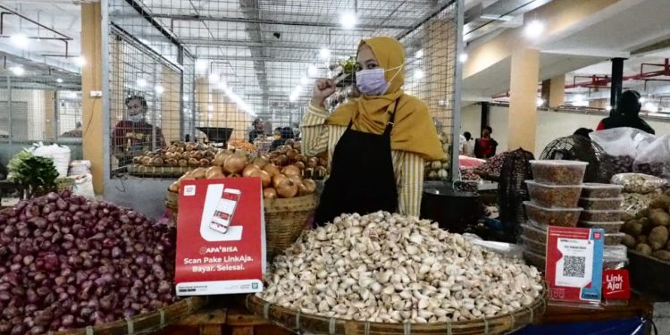 Belanja di Pasar Legi Bisa Pakai QRIS, Pedagang Minta Disediakan WIFI