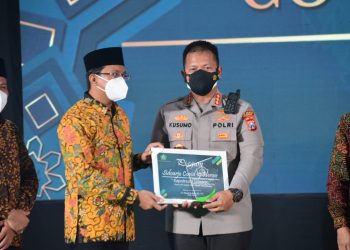 Peringatan Hari Jadi Kabupaten Sidoarjo ke-163, Kapolresta Sidoarjo Raih Vaccine Heroes
