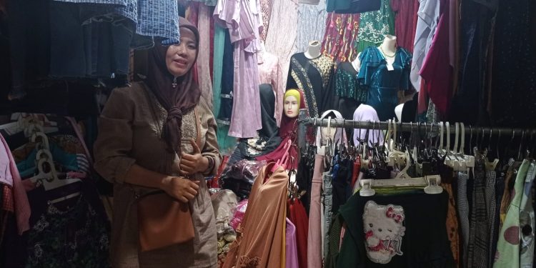 Jelang Lebaran, Penjualan Pakaian di Pacitan Meningkat