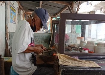 Menjelang Lebaran Tukang Patri Emas di Pacitan Digeruduk Pelanggan