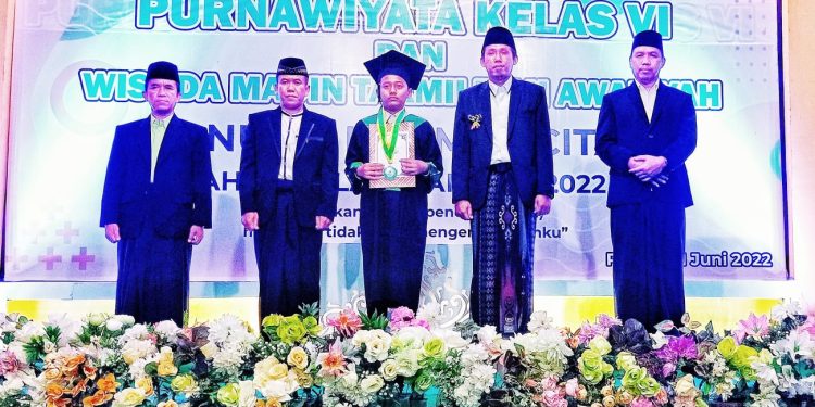 22 Siswa Kelas 6 SD Nuris Pacitan Resmi Diwisuda