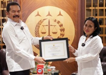 Beri Akses Perempuan Dan Anak Dalam Penegakan Hukum, Jaksa Agung ST Burhanudin Menerima Penghargaan