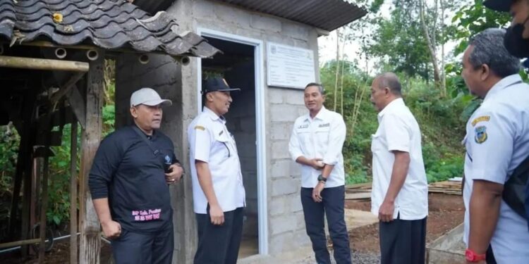 Ciptakan Keluarga Sehat Pemkab Pacitan Bagun 1.083 Unit Jamban   