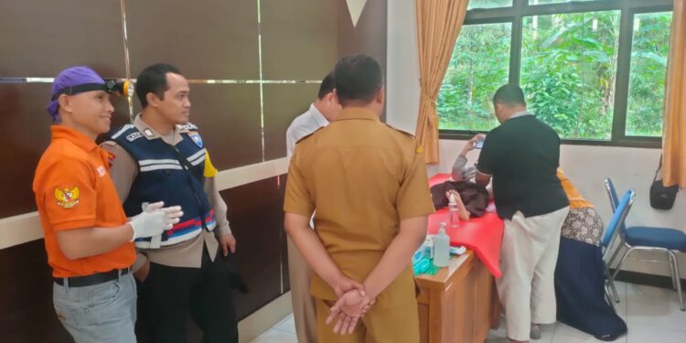 Hadiri Khitan Massal, Bripka Latip Utomo: Saya Doakan Semoga Jadi Anak Sholeh