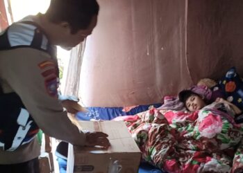 Bripka Latip Pacitan Bantu Cinta Anak Derita Saraf Otak