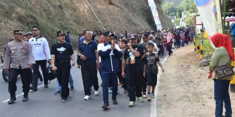 Ribuan Warga Pucangombo Mlaku Santai Bareng Mas Bupati Pacitan