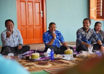 Bupati Dorong Kemajuan Pengrajin Batu Bata dan Genting di Desa Ploso