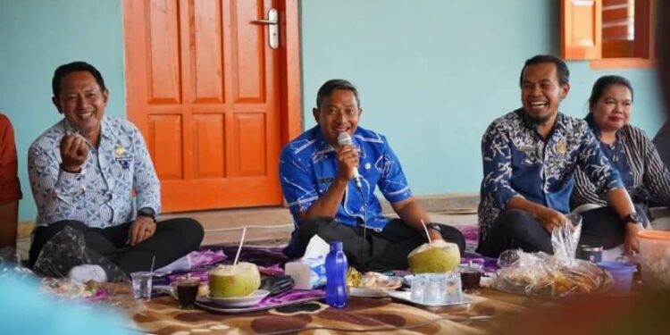 Bupati Dorong Kemajuan Pengrajin Batu Bata dan Genting di Desa Ploso