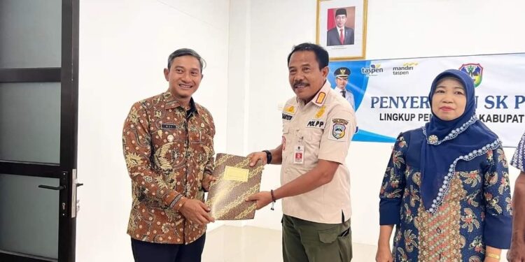 Bupati Lepas 25 PNS Memasuki Masa Pensiun