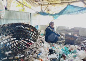 Kisah Katirah Lansia Pemulung di Pacitan
