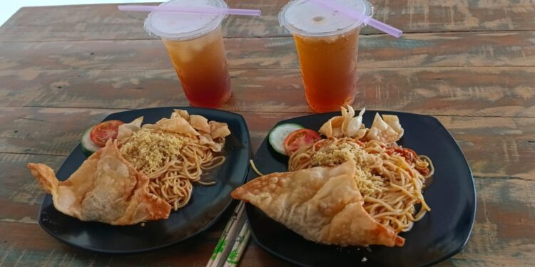 Rasakan Sensasi Pedas Menggigit Mie Huh Hah, Kuliner Kekinian Khas Pacitan
