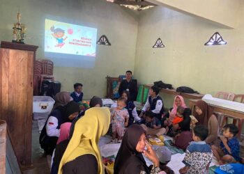 Mahasiswa STKIP PGRI Pacitan dan Posyandu Bersatu Lawan Stunting