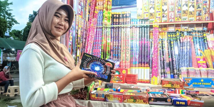 H-3 Idul Fitri 1445 H, Pedagang Petasan Diburu Anak-Anak