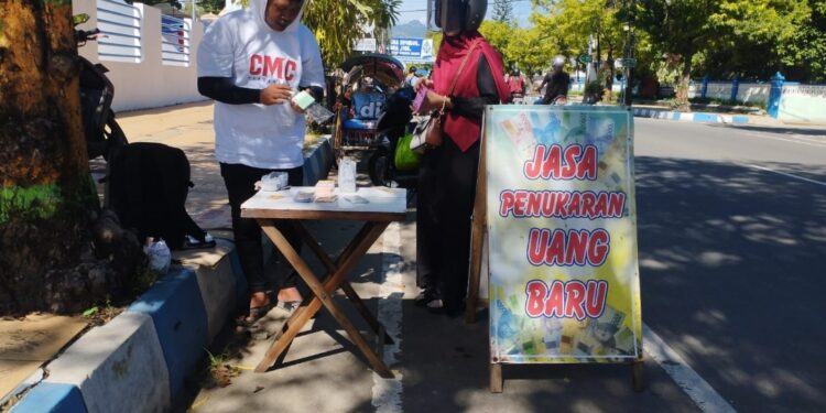Jelang Lebaran, Jasa Penukaran Uang di Pacitan Untungnya Naik-Turun