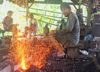 Cerita Pandai Besi Tradisional Pacitan yang Tetap Bertahan di Era Modern