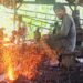 Cerita Pandai Besi Tradisional Pacitan yang Tetap Bertahan di Era Modern