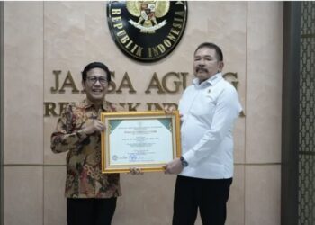 Jaksa Agung ST Burhanuddin Menerima Penghargaan dari Kemendes PDTT Atas Kesuksesan Program JAGA DESA