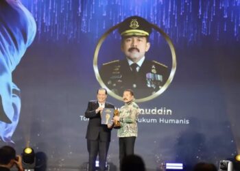 Jaksa Agung ST Burhanuddin Terima Penghargaan ”Tokoh Penegak Hukum Humanis” dalam Detikcom Awards 2024
