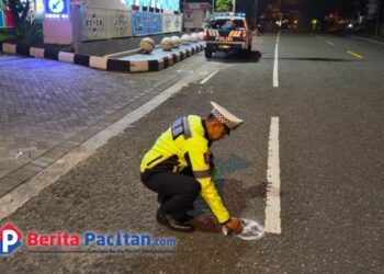 Dua Pengendara Supra Luka Babras Gegara Tubruk Innova di Depan SPBU Punung Pacitan