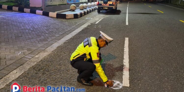 Dua Pengendara Supra Luka Babras Gegara Tubruk Innova di Depan SPBU Punung Pacitan