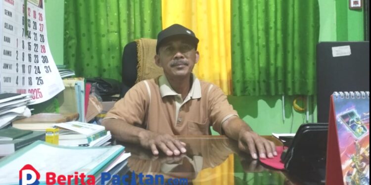 Kepala Seksi Bimbingan Masyarakat (Kasi Bimas) Kemenag Pacitan, Bambang Hadi Suprapto, saat memaparkan risiko pernikahan siri, Jumat 10 Januari 2024. (Foto: Diki Kurnia/Beritapacitan)