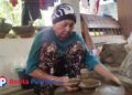 Cerita Rumini Pengrajin Gerabah Tertua di Pacitan
