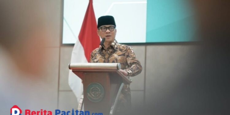 Menteri Desa dan Pembangunan Daerah Tertinggal RI, Yandri Susanto saat memberikan sambutan. (Foto: dok. Kemendes PDT)